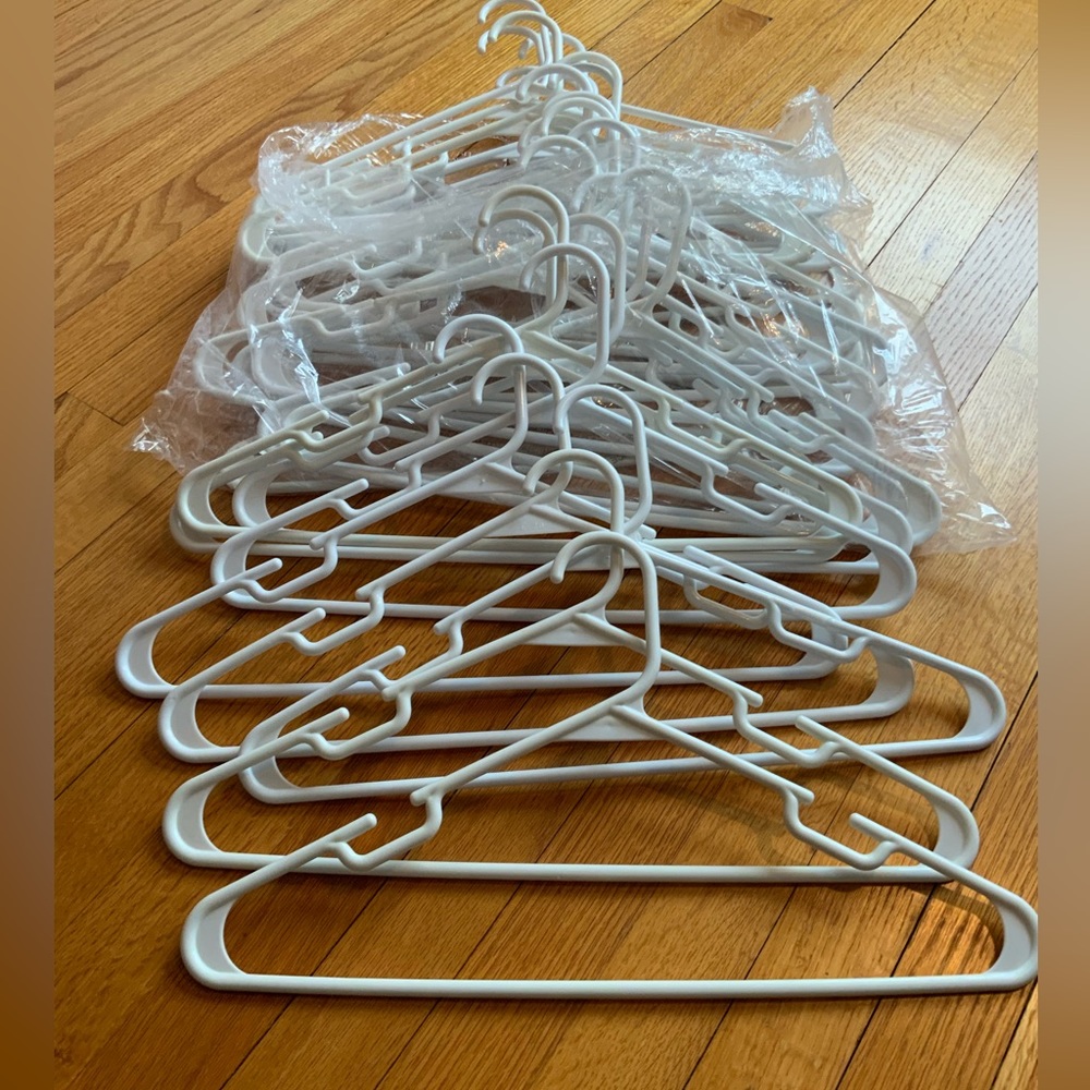 PLASTIC WHITE COAT HANGERS LOT OF 30 EXCELLENT CONDITION Clothing Heavy … - Picture 3 of 5